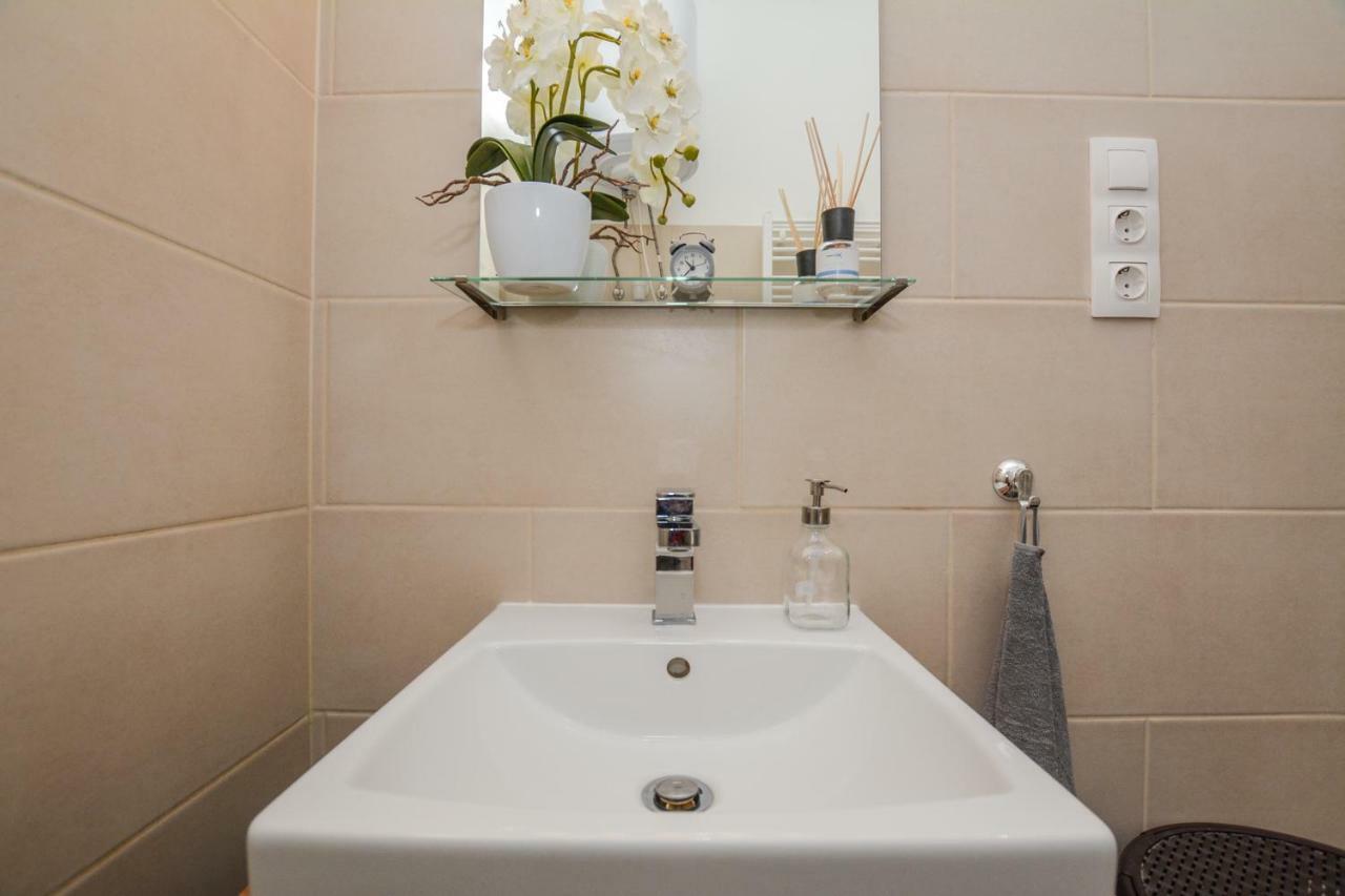 Timeless Apartment With Free Private Parking Budapest Exterior foto